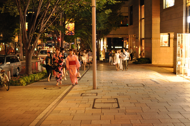 Girls wearing yukata in Roppongi