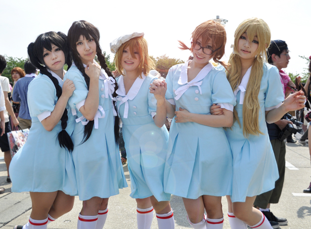 K-On! cosplayers at Comiket 82