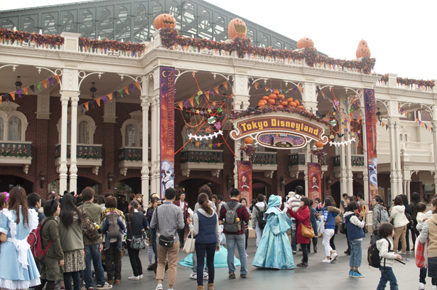 The entrance of Tokyo Disneyland