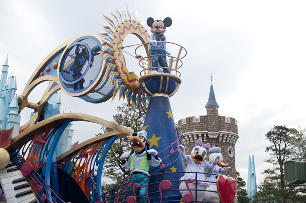 Micky Mouse and other characters in Tokyo Disneyland parade